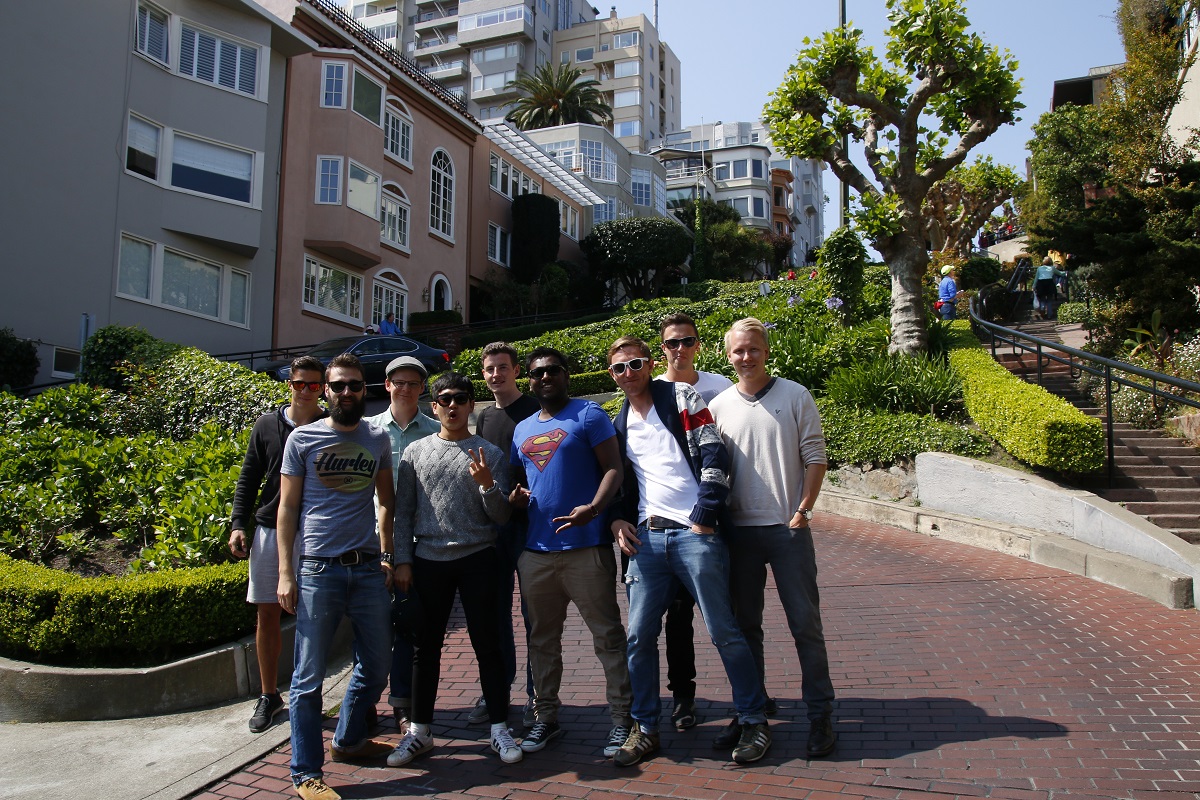 Gruppenfoto an der Lombard Street in San Francisco City