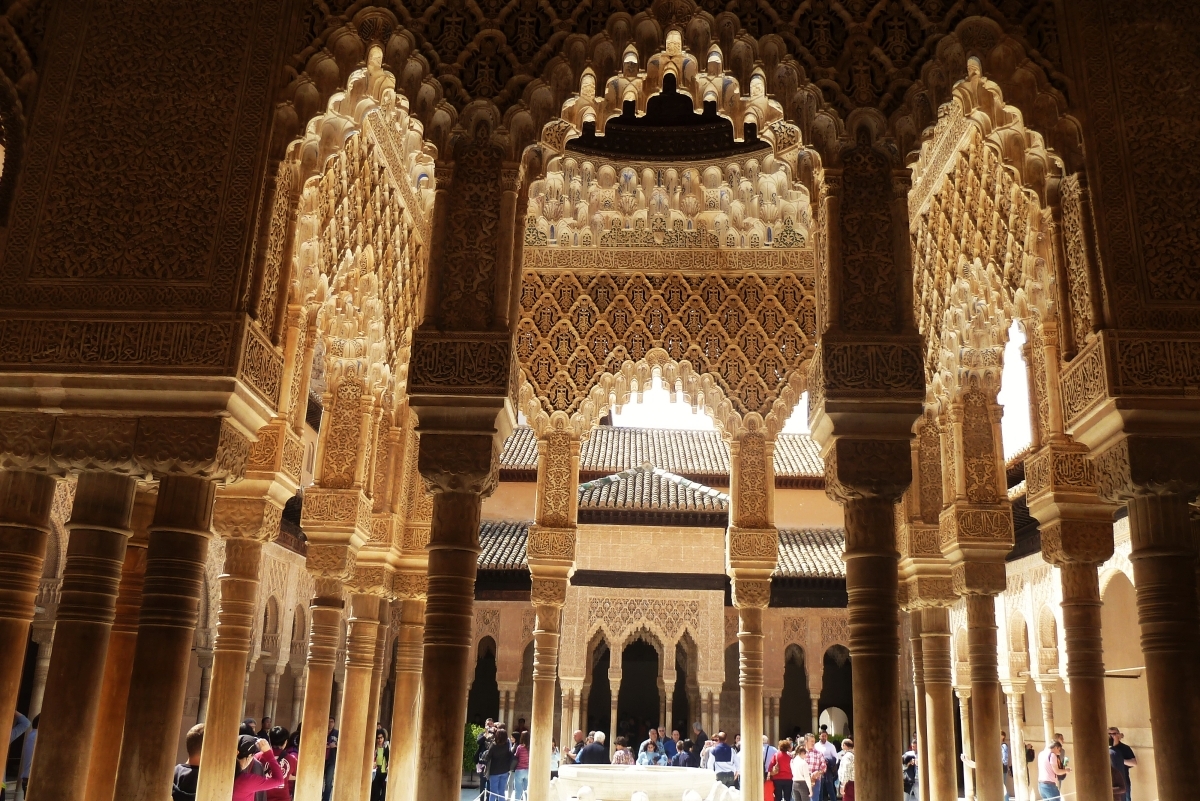 Die Nasridenpaläste der Alhambra in Granada - Touristenattraktion pur