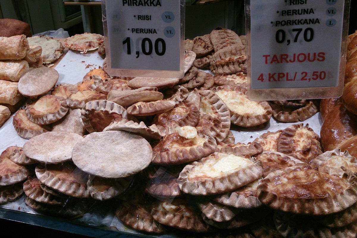 Typisch finnisch: Karjalanpiirakka, gefüllt mit Milchreis